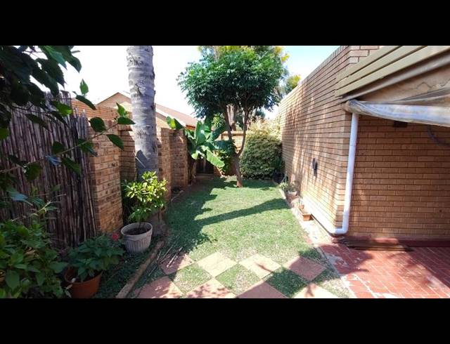 2 BEDROOM TOWNHOUSE FOR SALE IN SINOVILLE